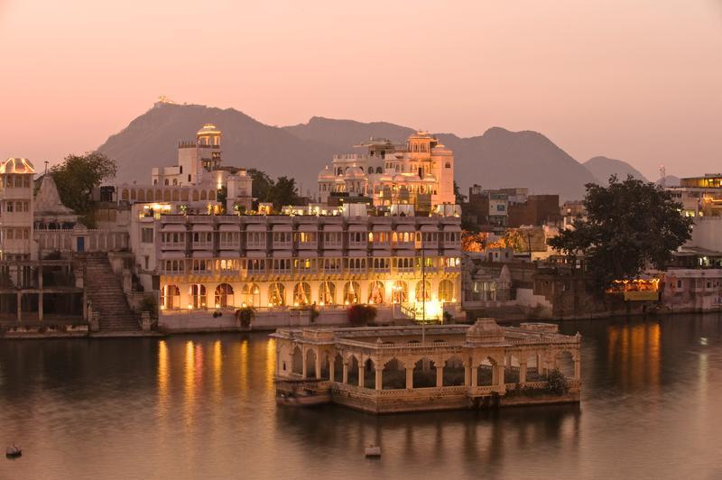 Unveiling the Magic of Udaipur: A Sightseeing Tour You'll Never Forget