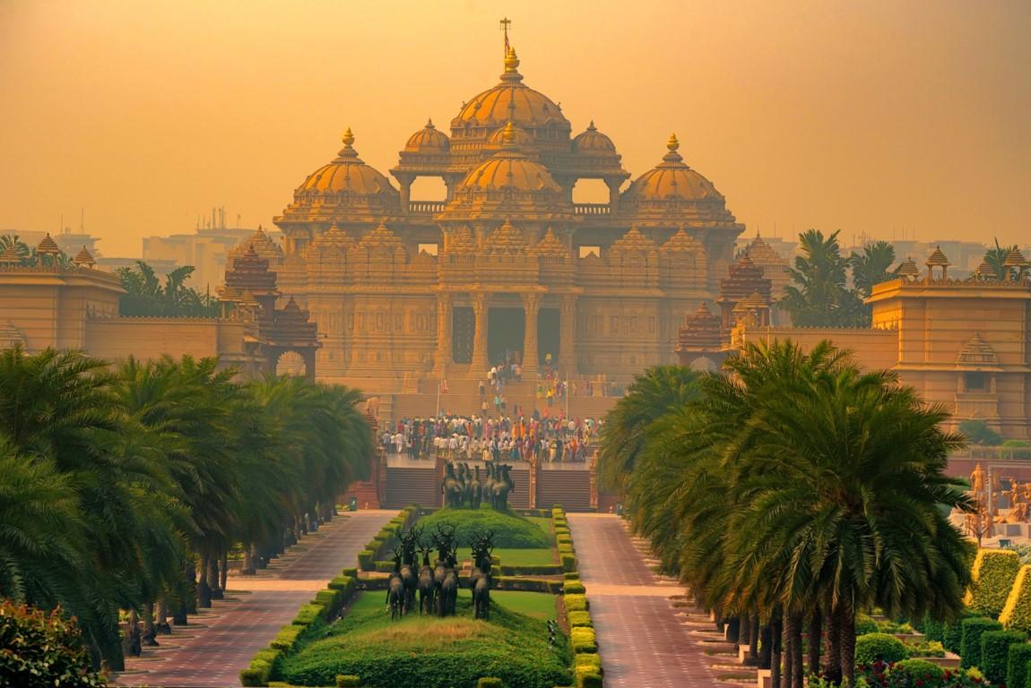 Step into the Heart of India: A Delhi Sightseeing Tour to Ignite Your Senses